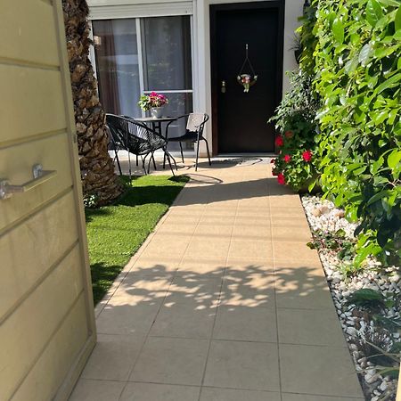 Elegant Glyfada Apartment-Private Garden-Near Metro Atena Exterior foto