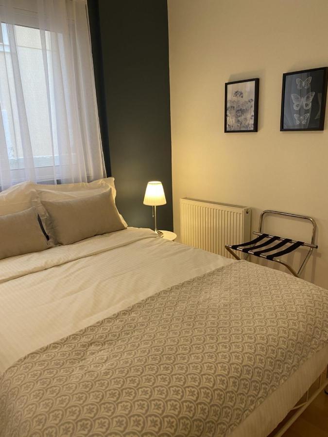 Elegant Glyfada Apartment-Private Garden-Near Metro Atena Exterior foto