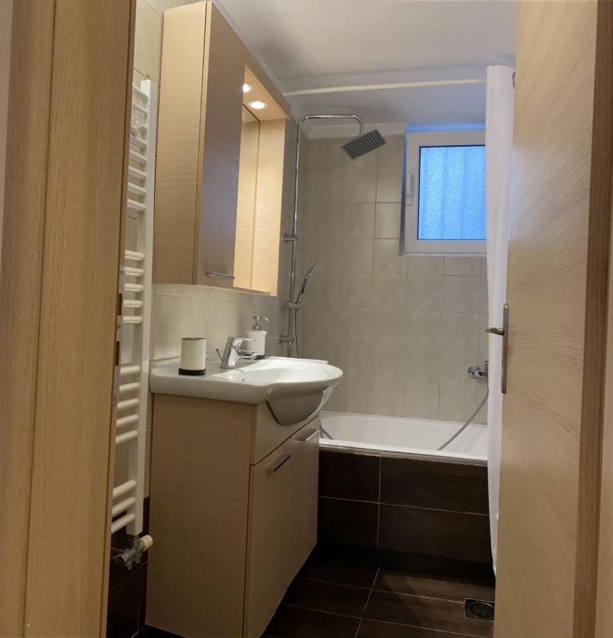 Elegant Glyfada Apartment-Private Garden-Near Metro Atena Exterior foto