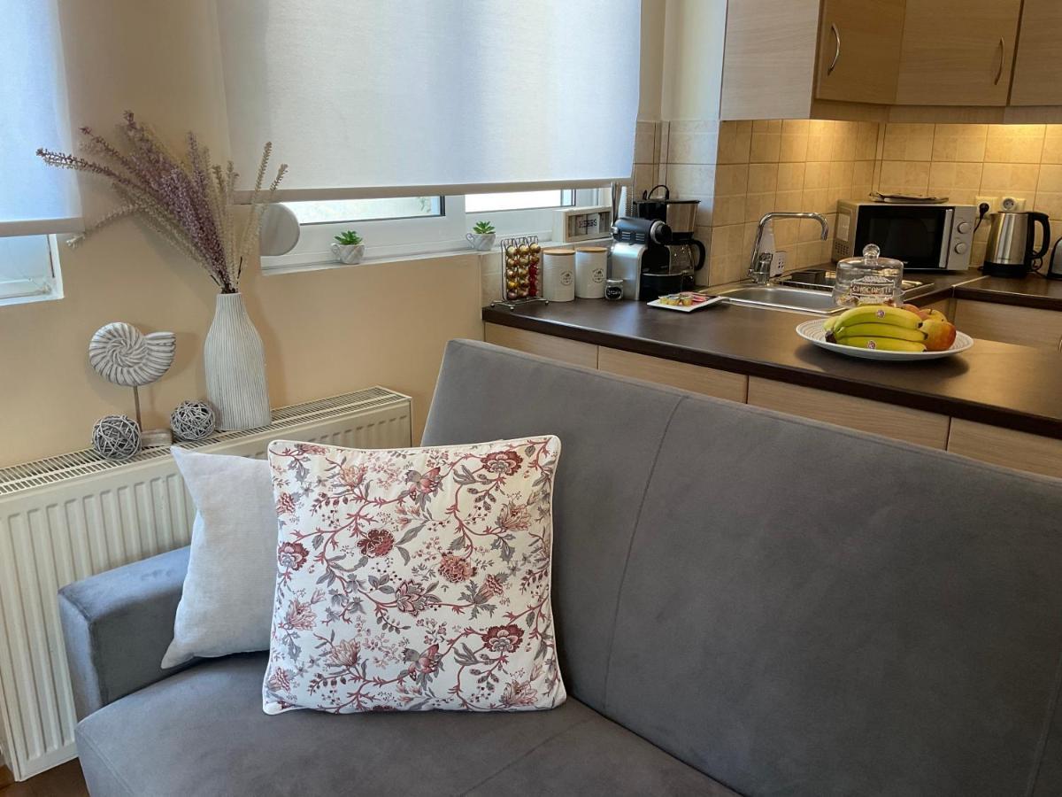 Elegant Glyfada Apartment-Private Garden-Near Metro Atena Exterior foto